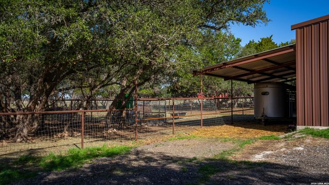 2444 PURGATORY RD, New Braunfels, TX 78132