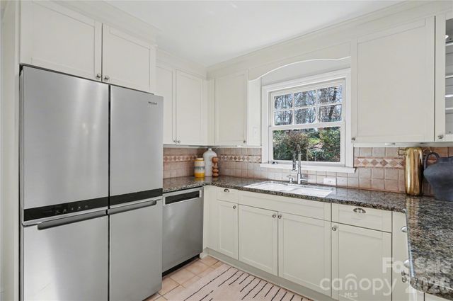 470 Livingston Drive, Charlotte, NC 28211