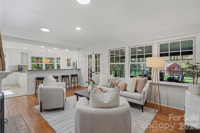 470 Livingston Drive, Charlotte, NC 28211