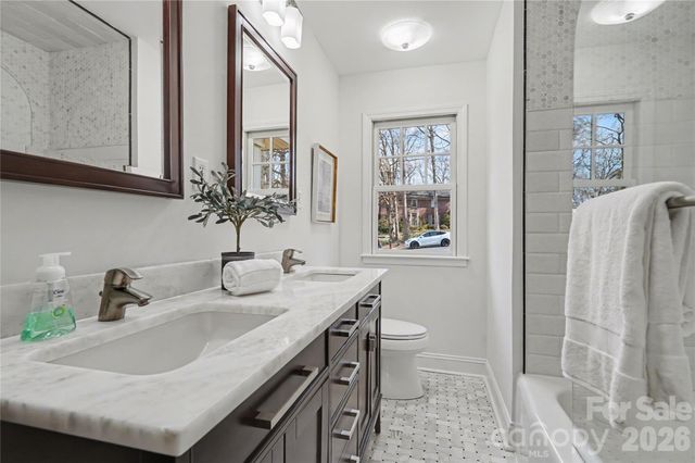 470 Livingston Drive, Charlotte, NC 28211