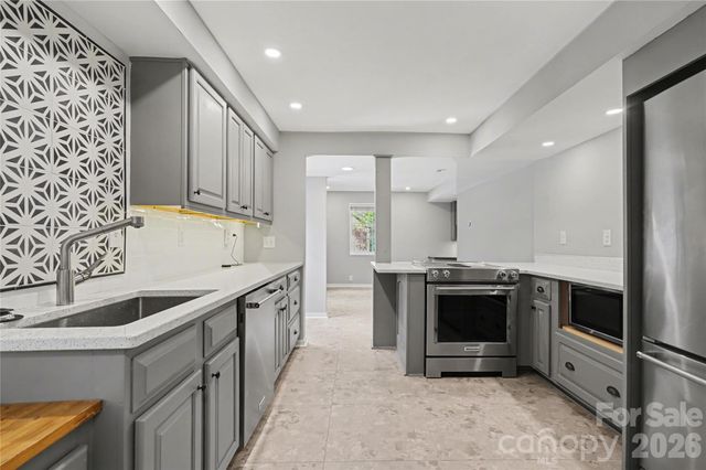 470 Livingston Drive, Charlotte, NC 28211