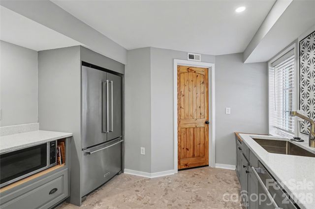 470 Livingston Drive, Charlotte, NC 28211