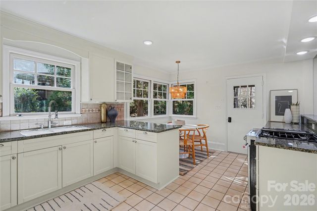 470 Livingston Drive, Charlotte, NC 28211