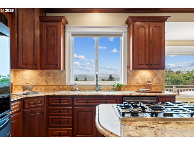 1803 Nw CEDAR RIDGE Dr, Portland, OR 97229