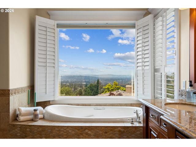 1803 Nw CEDAR RIDGE Dr, Portland, OR 97229