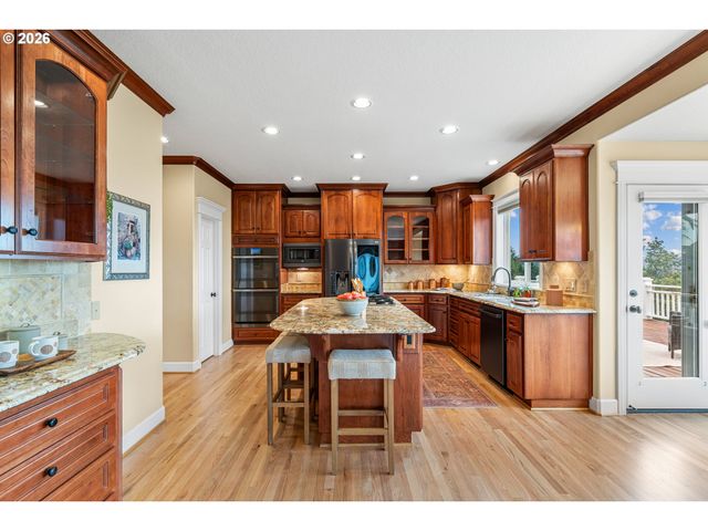1803 Nw CEDAR RIDGE Dr, Portland, OR 97229