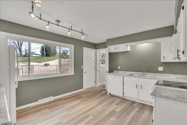 3206 MAGNOLIA Court, Bettendorf, IA 52722