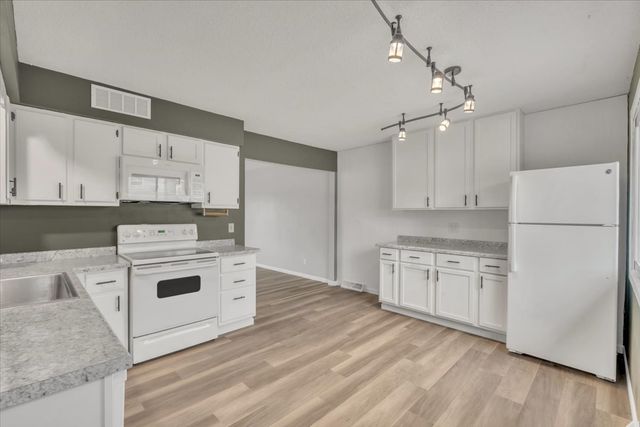 3206 MAGNOLIA Court, Bettendorf, IA 52722