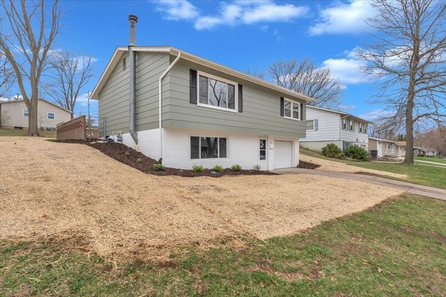 3206 MAGNOLIA Court, Bettendorf, IA 52722