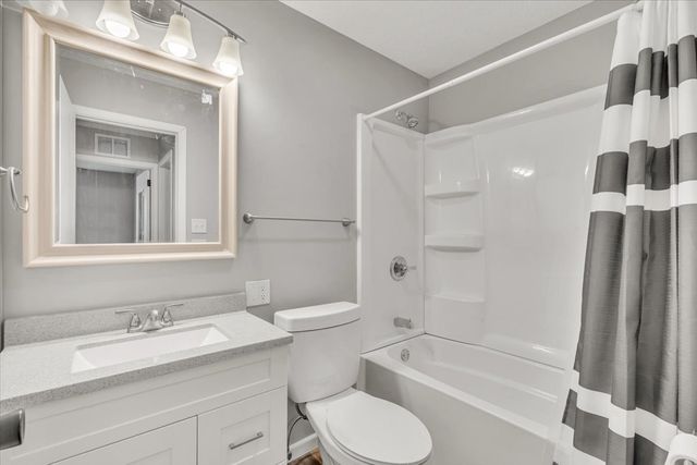 3206 MAGNOLIA Court, Bettendorf, IA 52722