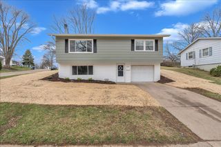 3206 MAGNOLIA Court, Bettendorf, IA 52722