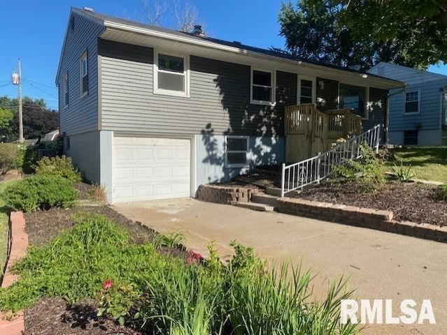 926 CIMARRON Drive, Davenport, IA 52804