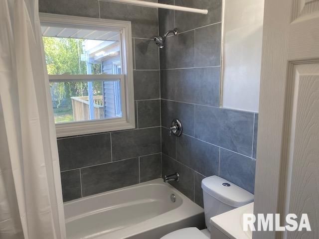 926 CIMARRON Drive, Davenport, IA 52804