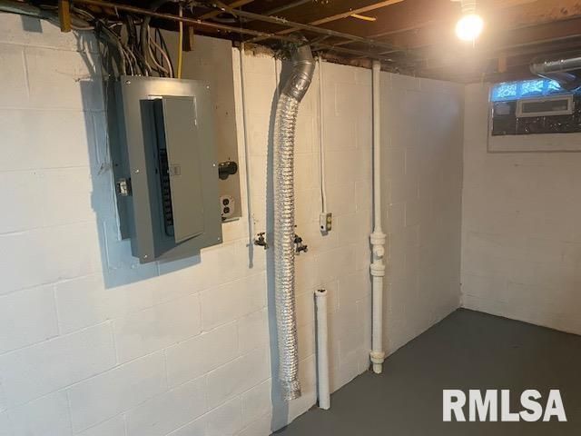 926 CIMARRON Drive, Davenport, IA 52804