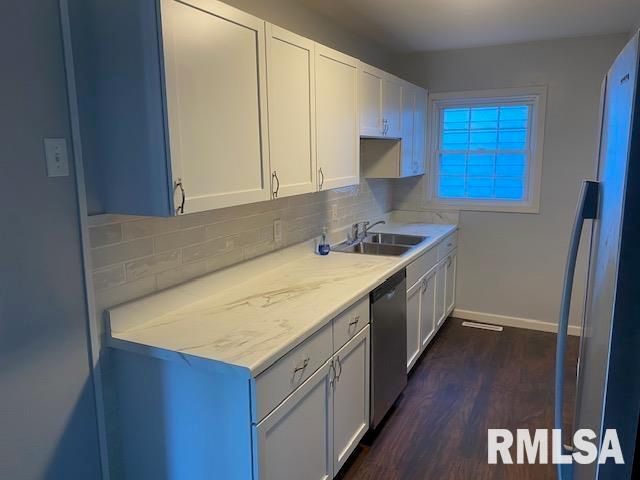 926 CIMARRON Drive, Davenport, IA 52804