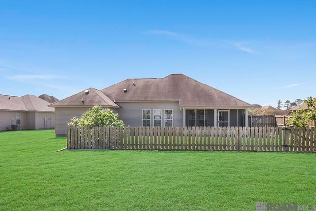 9277 Yellowfin Dr, Denham Springs, LA 70726