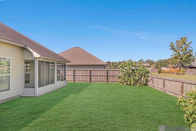 9277 Yellowfin Dr, Denham Springs, LA 70726