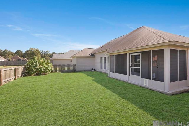 9277 Yellowfin Dr, Denham Springs, LA 70726