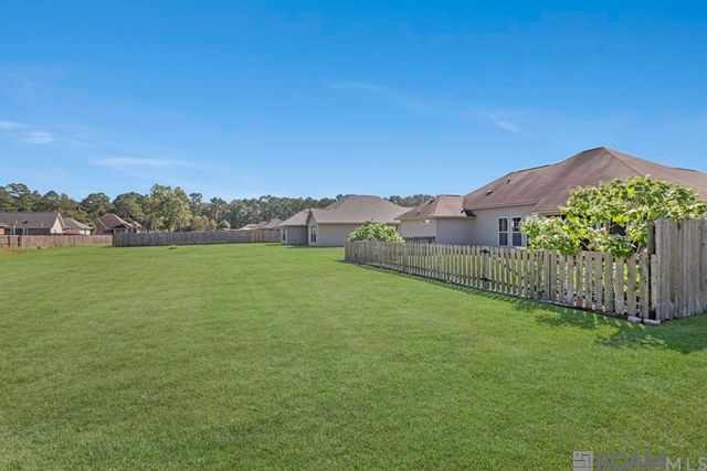 9277 Yellowfin Dr, Denham Springs, LA 70726