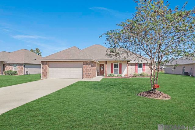 9277 Yellowfin Dr, Denham Springs, LA 70726