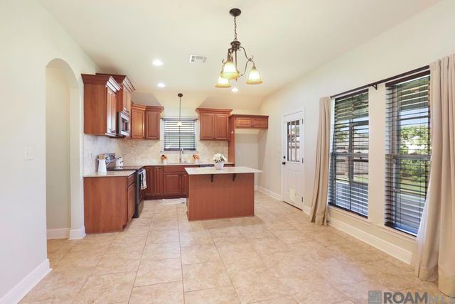 9277 Yellowfin Dr, Denham Springs, LA 70726