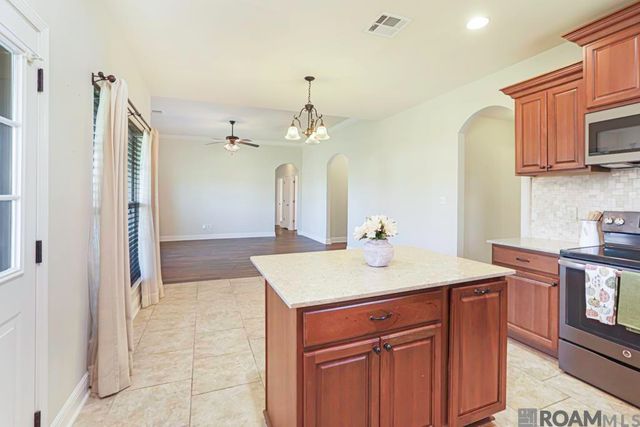 9277 Yellowfin Dr, Denham Springs, LA 70726