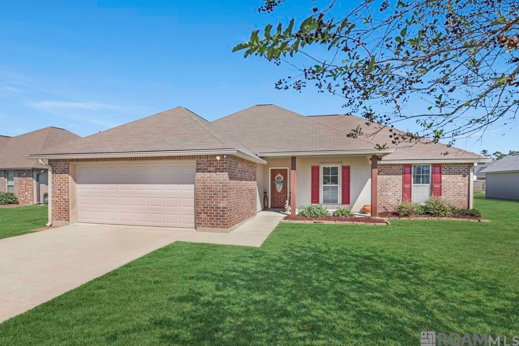 9277 Yellowfin Dr, Denham Springs, LA 70726