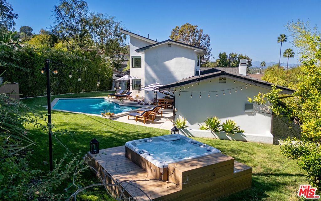 3658 Willowcrest Avenue, Studio City, CA 91604 — photo 2