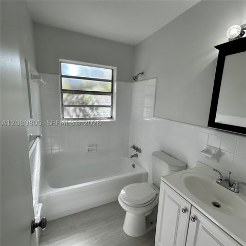 2416 SE 2nd St 1, Pompano Beach, FL 33062