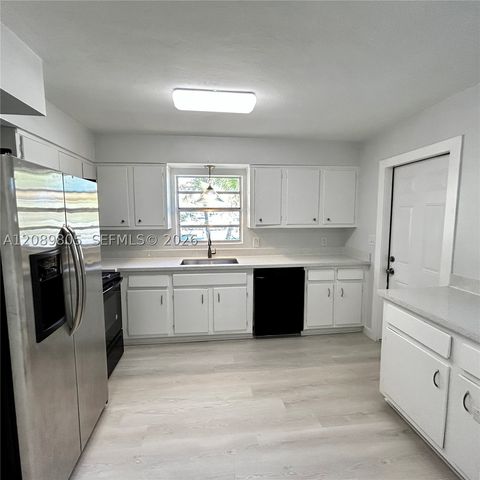 2416 SE 2nd St 1, Pompano Beach, FL 33062