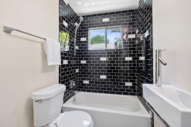 1171 Nickols Ave 1, Austin, TX 78721