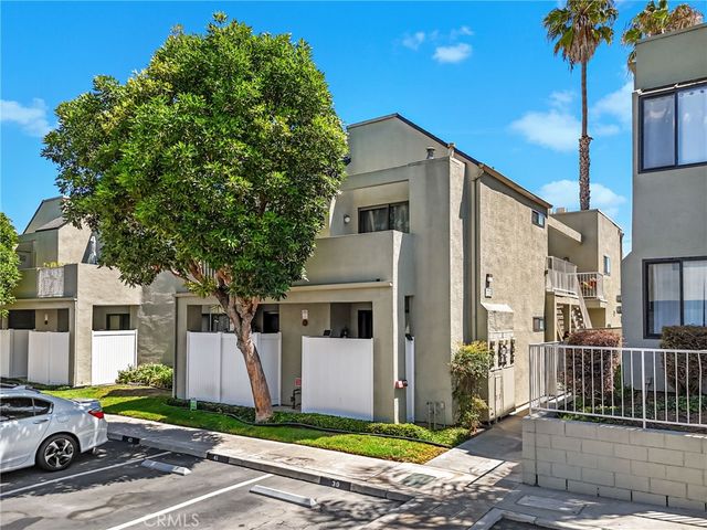 17702 Sergio Circle 102, Huntington Beach, CA 92647