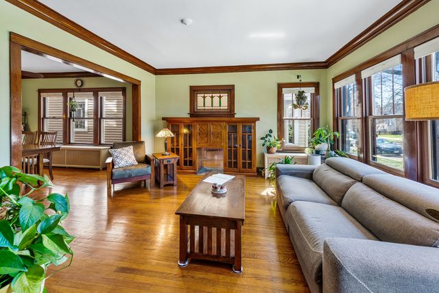 4917 N Kilbourn Avenue, Chicago, IL 60630