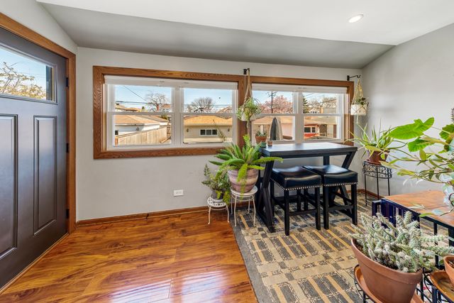 4917 N Kilbourn Avenue, Chicago, IL 60630