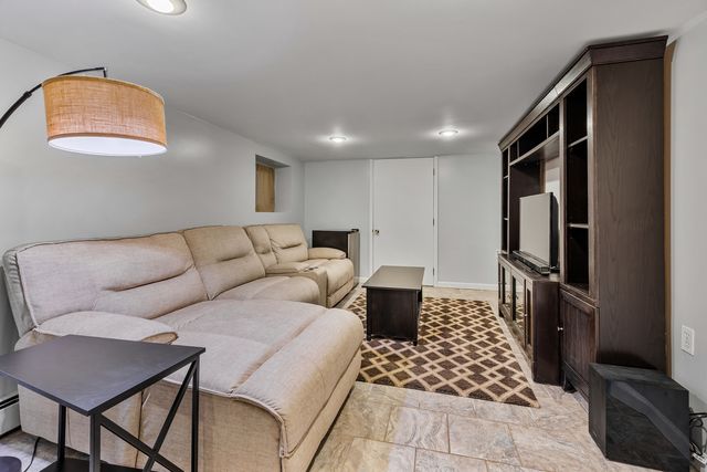 4917 N Kilbourn Avenue, Chicago, IL 60630