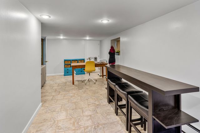 4917 N Kilbourn Avenue, Chicago, IL 60630