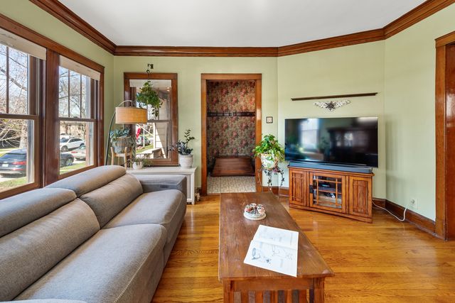 4917 N Kilbourn Avenue, Chicago, IL 60630