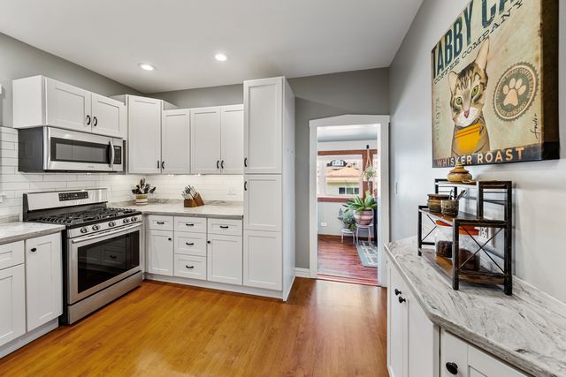 4917 N Kilbourn Avenue, Chicago, IL 60630