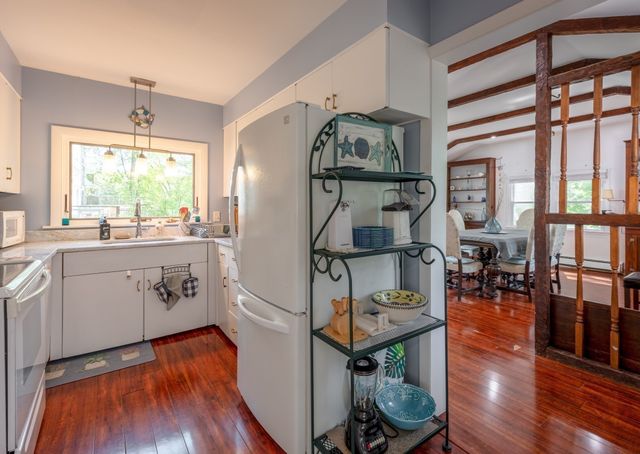 3 Marthas Ln, Rockport, MA 01966