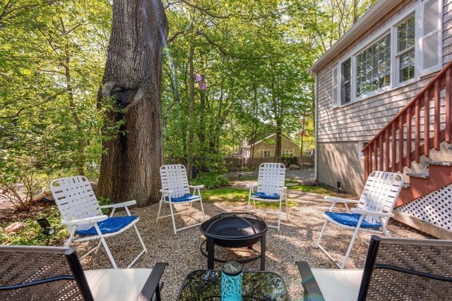 3 Marthas Ln, Rockport, MA 01966