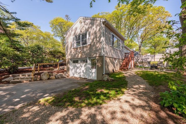 3 Marthas Ln, Rockport, MA 01966