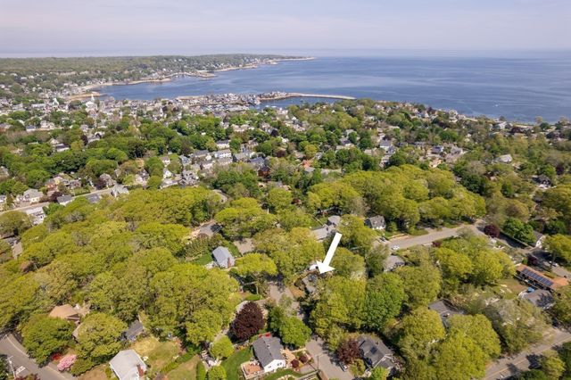 3 Marthas Ln, Rockport, MA 01966