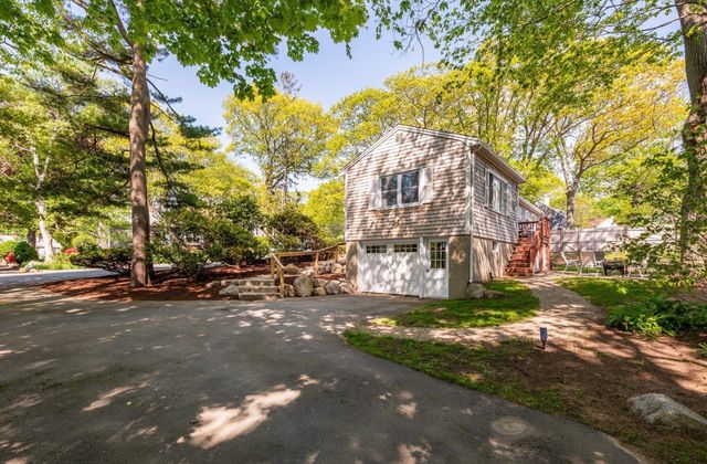 3 Marthas Ln, Rockport, MA 01966