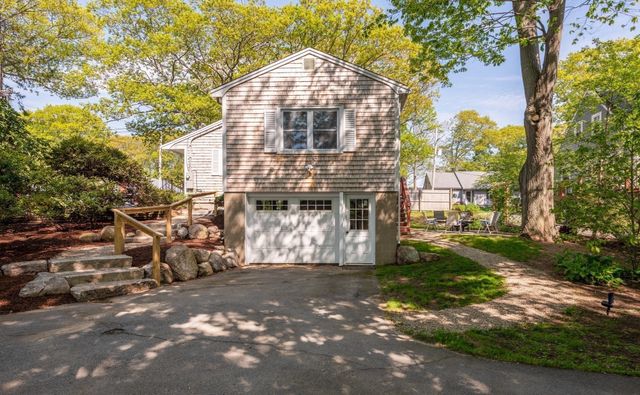 3 Marthas Ln, Rockport, MA 01966