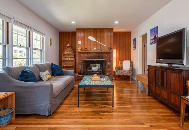 3 Marthas Ln, Rockport, MA 01966