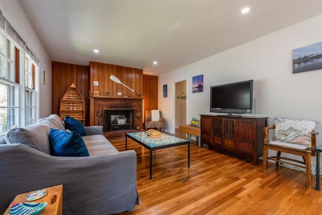 3 Marthas Ln, Rockport, MA 01966