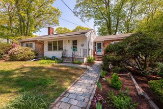 3 Marthas Ln, Rockport, MA 01966