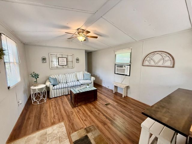 545 Mansard Island Dr, Springville, TN 38256
