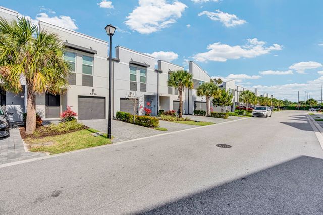 5659 Enclave Drive, Riviera Beach, FL 33407