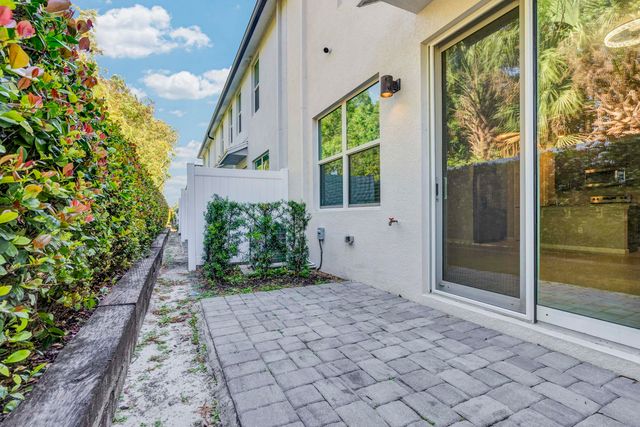 5659 Enclave Drive, Riviera Beach, FL 33407